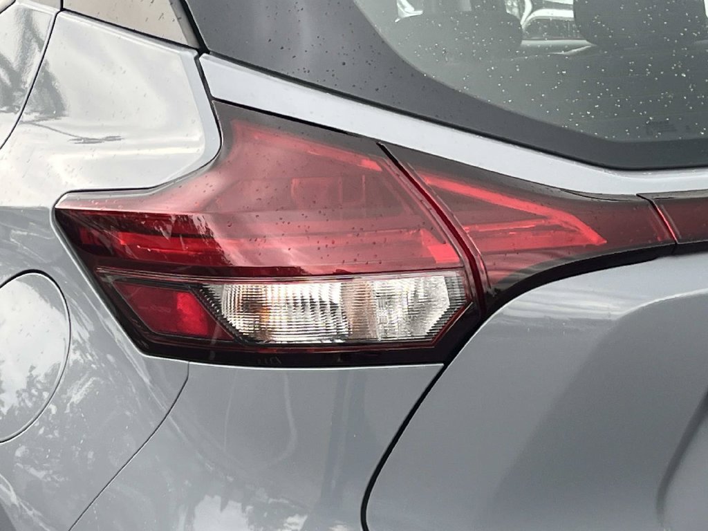 Used 2023 Nissan Kicks SV FWD image 10