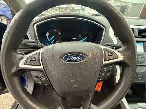 Used 2016 Ford Fusion SE image 9