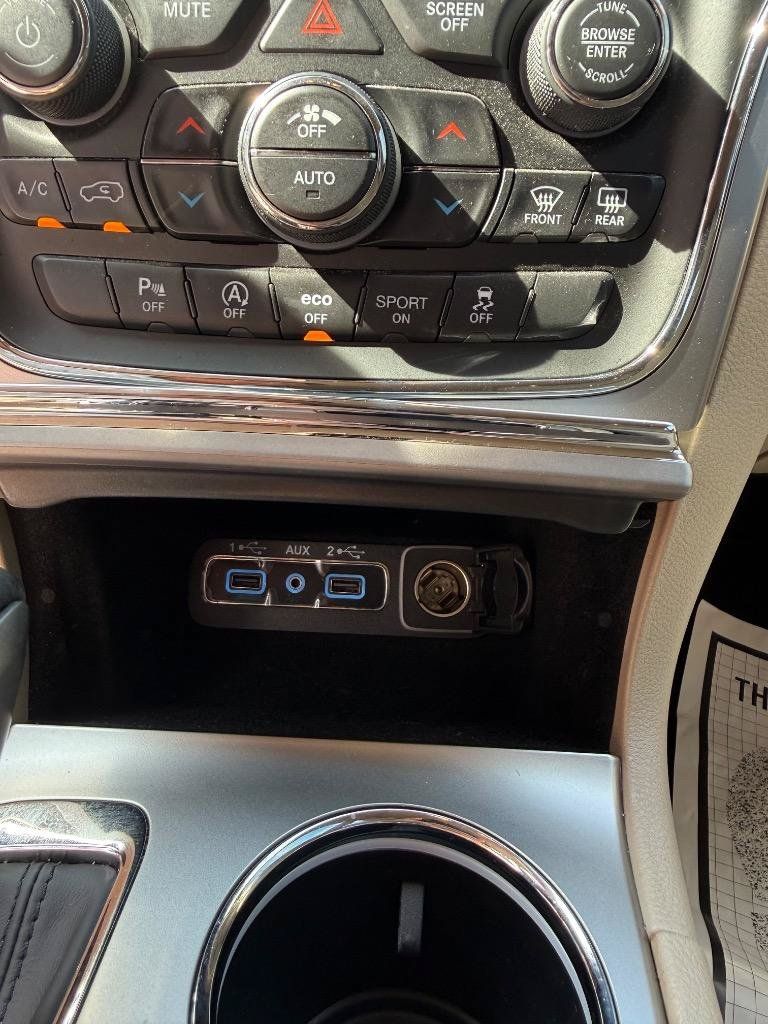 Used 2019 Jeep Grand Cherokee Laredo RWD image 19