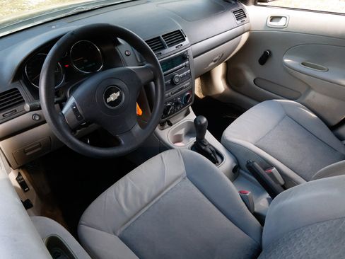 Used 2009 Chevrolet Cobalt LS w/ Protection Package image 4