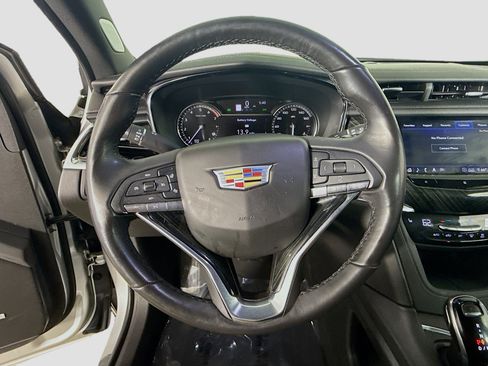 Used 2020 Cadillac XT6 Premium Luxury image 13