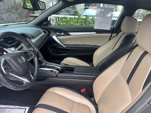 Used 2017 Honda Civic Touring image 4