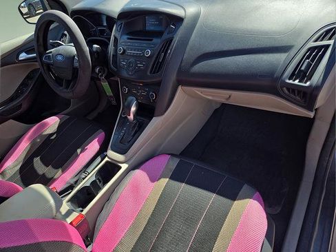 Used 2017 Ford Focus SE FWD image 12