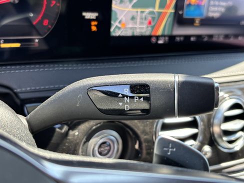 Used 2020 Mercedes-Benz S 560 Sedan image 25