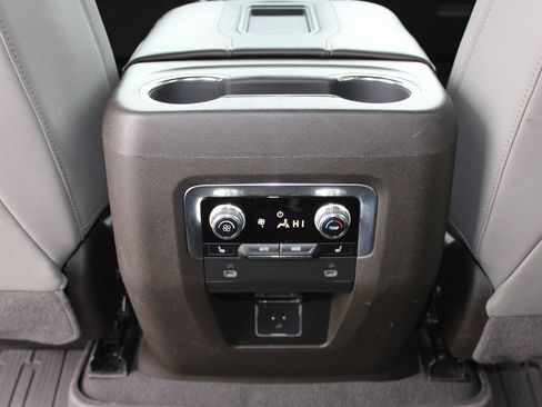 Used 2023 GMC Yukon SLT w/ SLT Luxury Package image 33