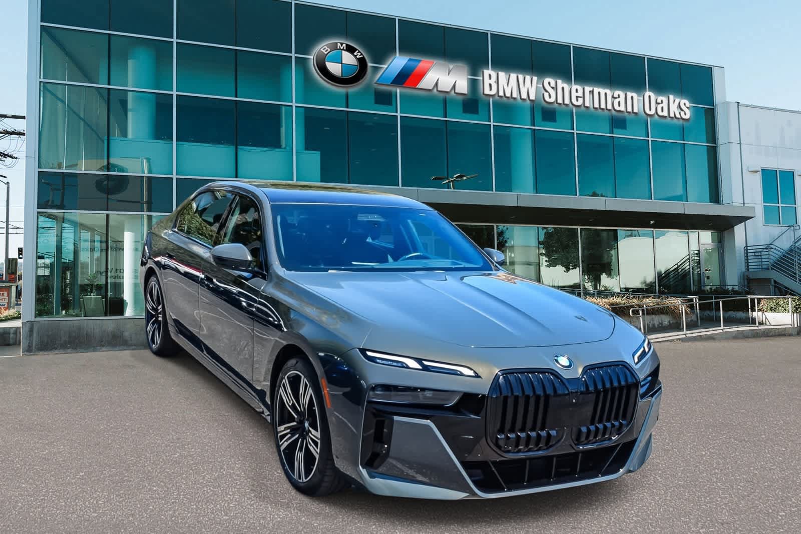 Used 2023 BMW 740i RWD image 3