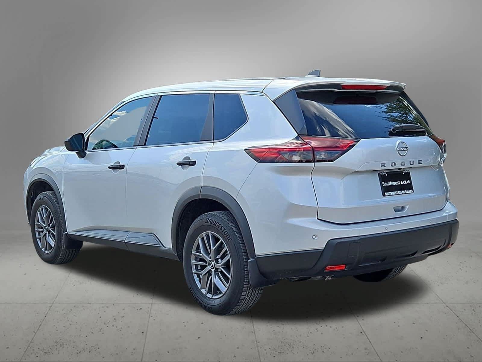 Used 2025 Nissan Rogue S FWD image 4