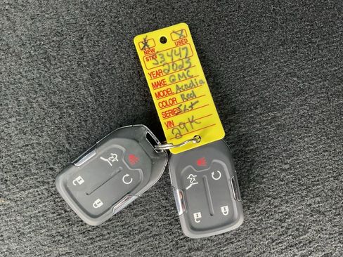 Used 2023 GMC Acadia SLT w/ Preferred Package image 24