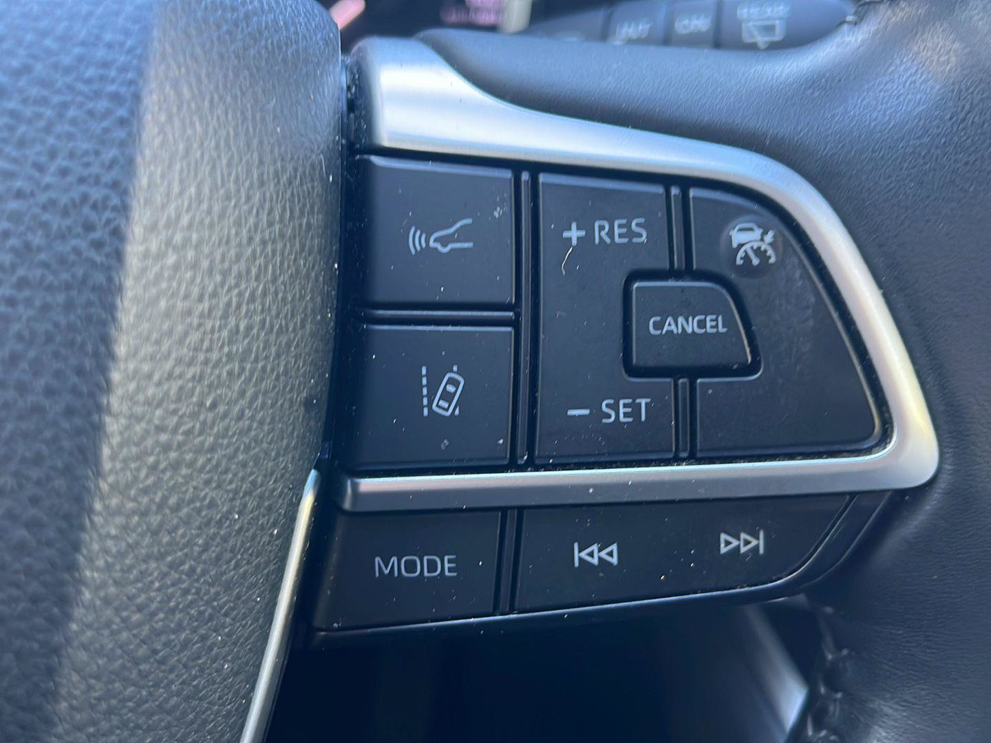 Used 2024 Toyota Highlander XLE AWD/4WD image 8