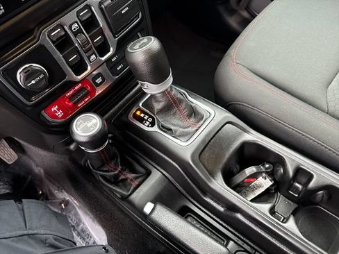 Used 2020 Jeep Wrangler Unlimited Rubicon w/ Advanced Safety Group AWD/4WD image 19