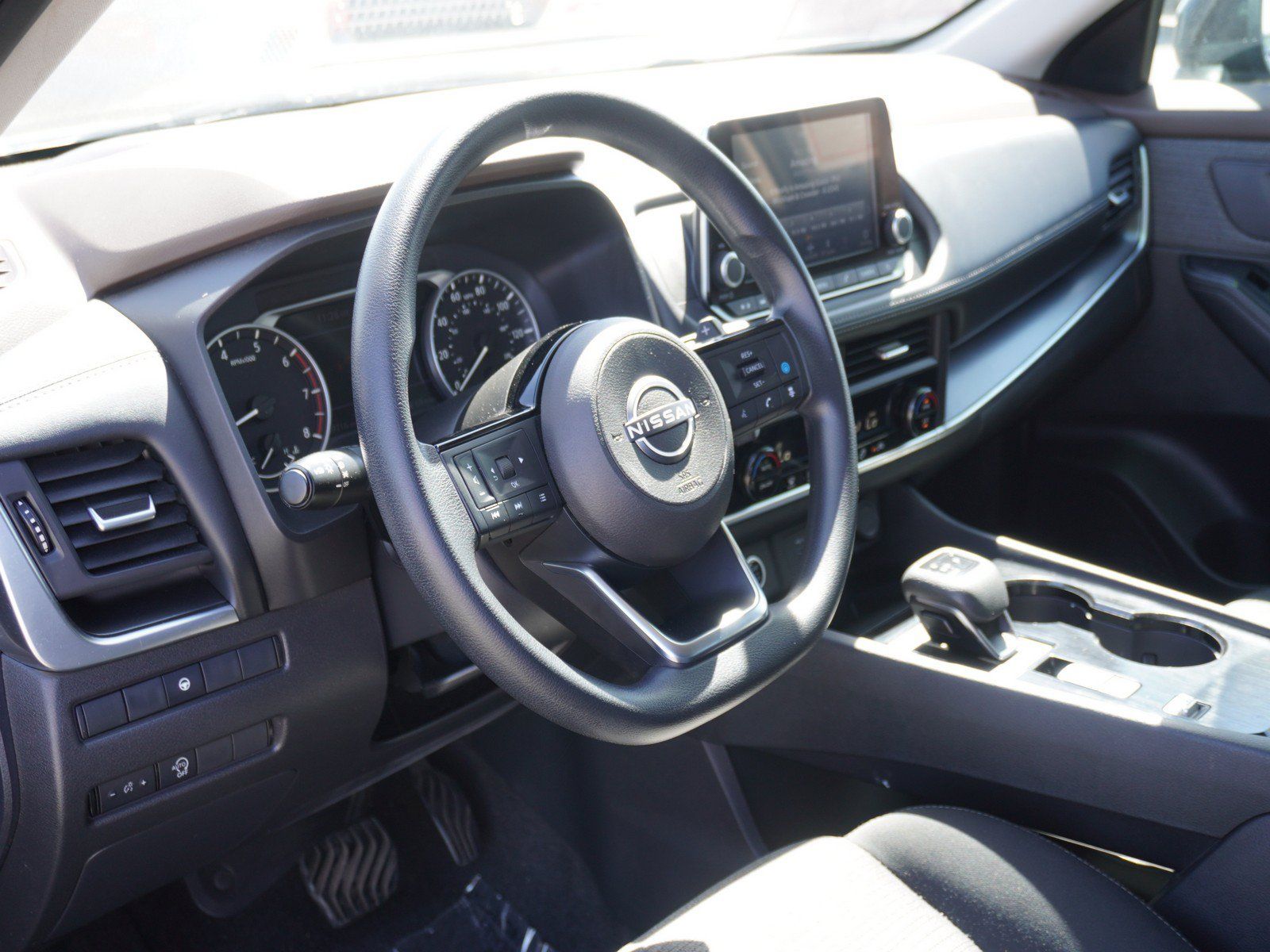 Used 2023 Nissan Rogue SV FWD image 19