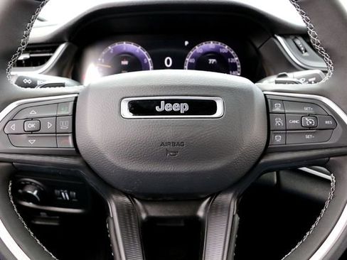 New 2025 Jeep Grand Cherokee L Laredo image 11