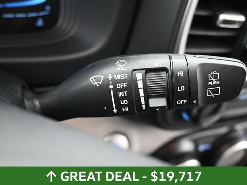 Used 2025 Hyundai Venue SEL FWD image 30