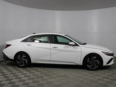 Used 2025 Hyundai Elantra SEL FWD image 28