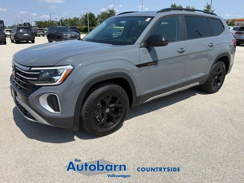 Certified 2024 Volkswagen Atlas Peak Edition SE AWD/4WD image 3
