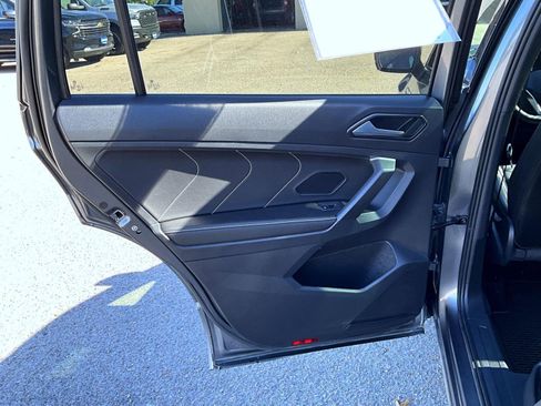 Used 2023 Volkswagen Tiguan SEL R-Line image 21