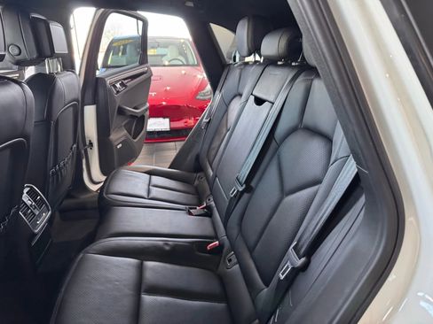 Used 2016 Porsche Macan S image 22