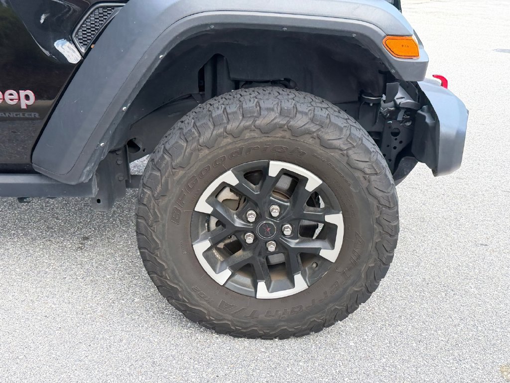 Used 2025 Jeep Wrangler Unlimited Rubicon AWD/4WD image 9