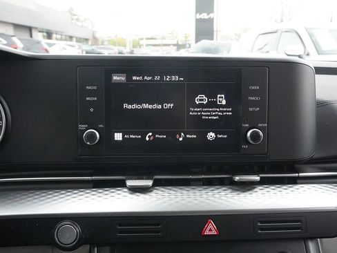 Used 2024 Kia Carnival LX FWD image 41