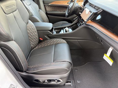 New 2026 Jeep Grand Cherokee Summit image 10