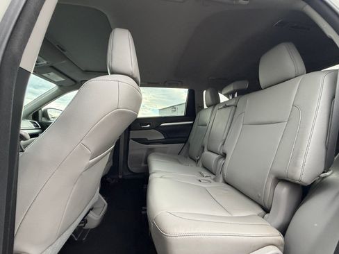 Used 2016 Toyota Highlander XLE AWD/4WD image 27