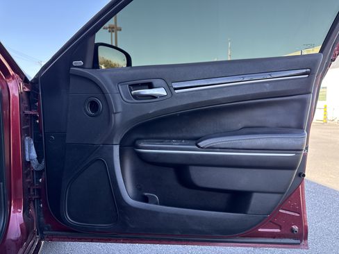 Used 2021 Chrysler 300 S image 29