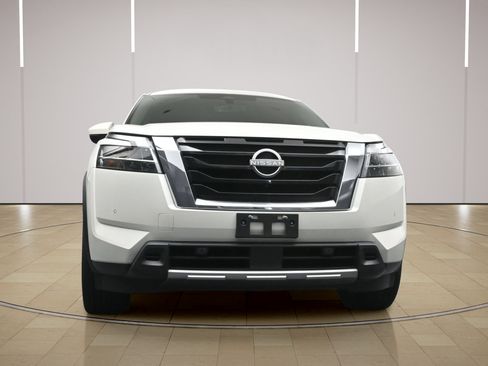 Certified 2024 Nissan Pathfinder SL w/ SL Premium Package FWD image 26