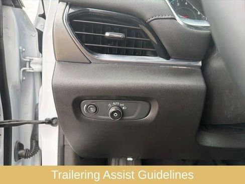 Used 2023 Chevrolet Traverse LT image 33