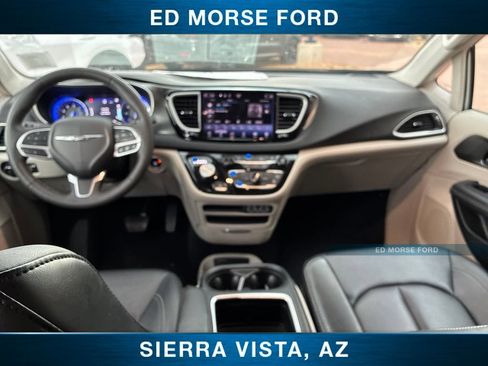 Used 2024 Chrysler Pacifica Touring-L FWD image 22