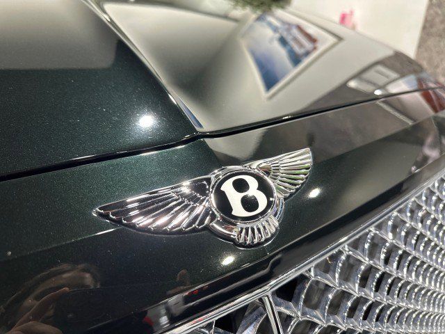 Used 2017 Bentley Bentayga AWD/4WD image 19