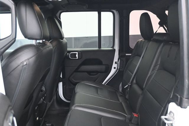 Used 2023 Jeep Wrangler Unlimited Sahara w/ Cold Weather Group AWD/4WD image 5