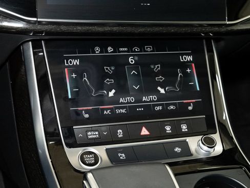 Used 2023 Audi Q7 2.0T Premium w/ Towing Package AWD/4WD image 19