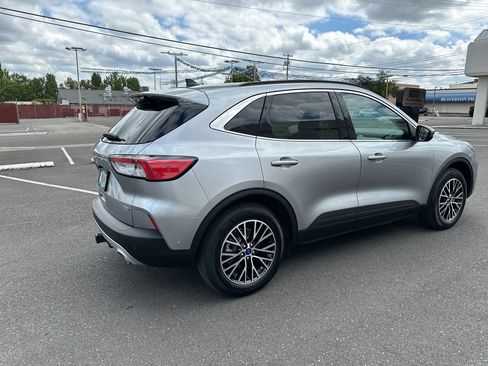 Used 2022 Ford Escape Titanium w/ Titanium Premium Package FWD image 6