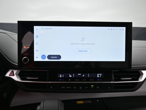 Used 2025 Toyota Sienna XSE w/ XSE Plus Package FWD image 19