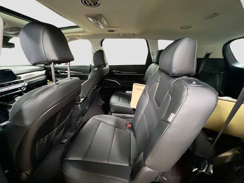New 2025 Kia Telluride S image 26