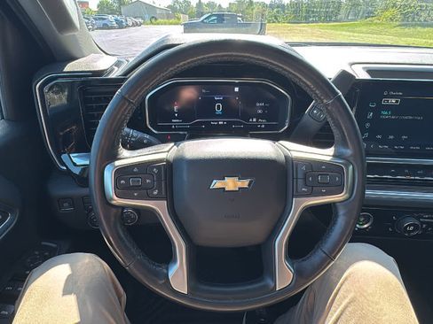 Used 2022 Chevrolet Silverado 1500 LT AWD/4WD image 11