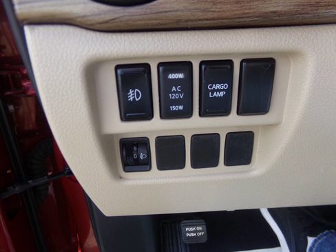 Used 2019 Nissan Titan SL image 40