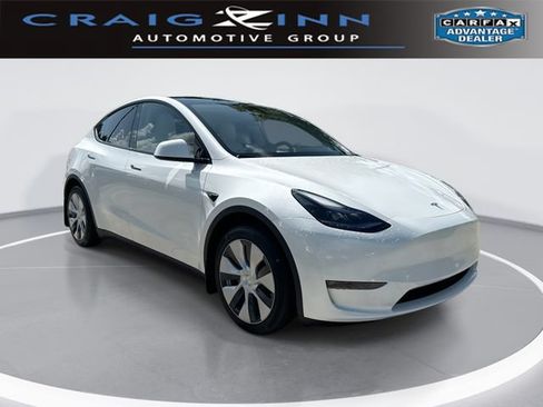 Used 2024 Tesla Model Y Long Range AWD/4WD image 1