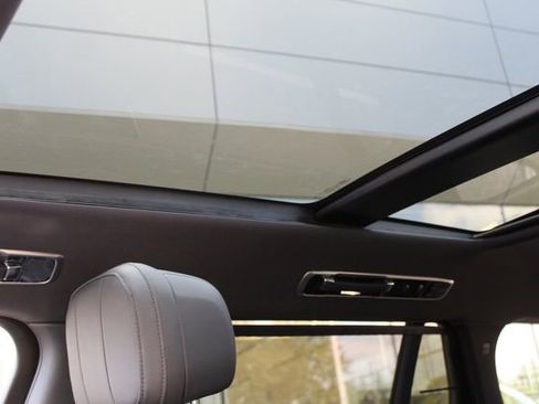 New 2025 Land Rover Range Rover Long Wheelbase SE image 20