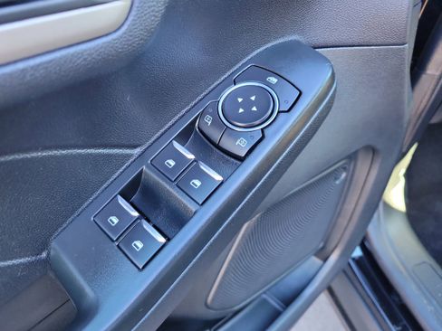 Certified 2022 Ford Escape SE w/ SE Sport Appearance Package image 17