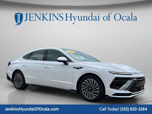 Used 2025 Hyundai Sonata Limited FWD image 1