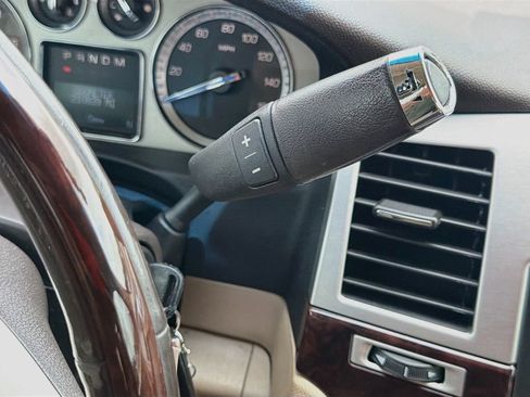 Used 2011 Cadillac Escalade ESV Premium RWD image 18