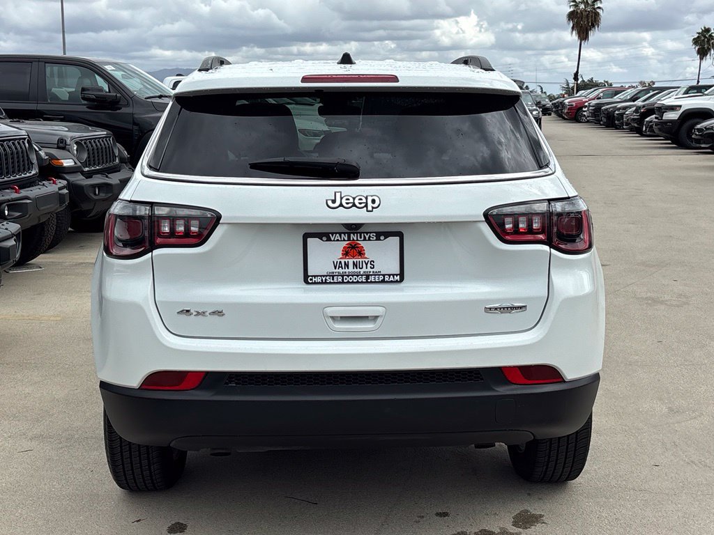Used 2024 Jeep Compass Latitude AWD/4WD image 5