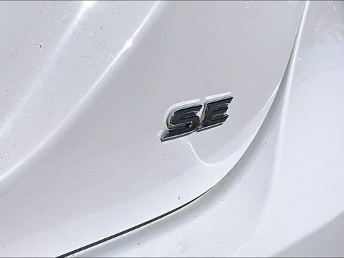 Used 2021 Toyota Camry SE image 10