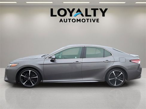 Used 2018 Toyota Camry XSE image 2