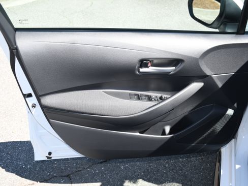 Certified 2026 Toyota Corolla SE w/ SE Package FWD image 9