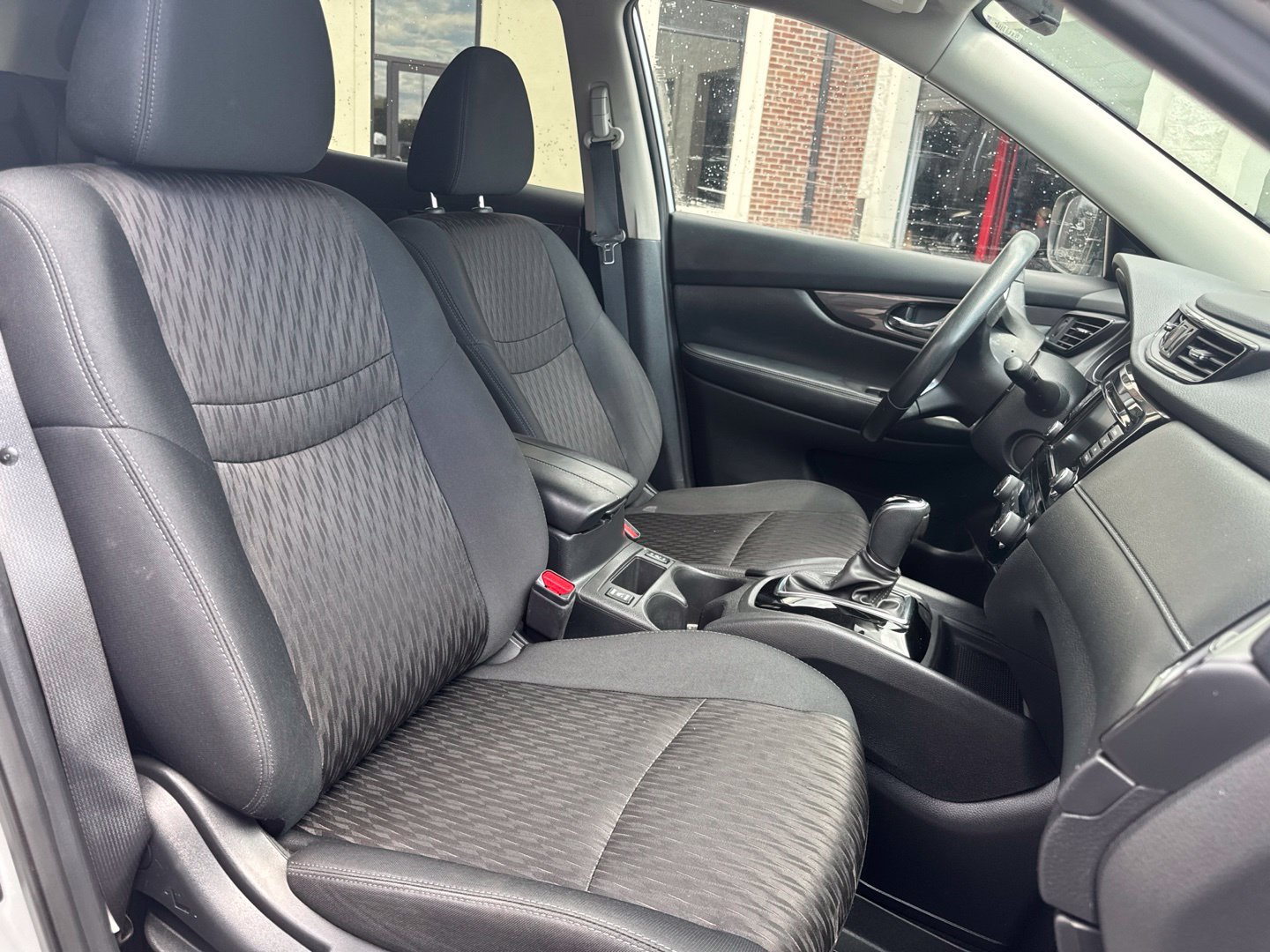 Used 2018 Nissan Rogue SV AWD/4WD image 10