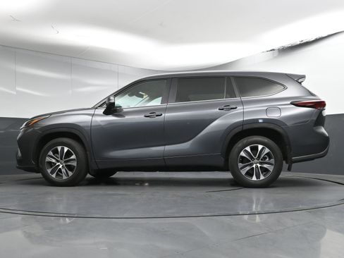 Certified 2024 Toyota Highlander XLE image 31