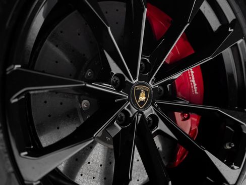Used 2019 Lamborghini Urus AWD/4WD image 22