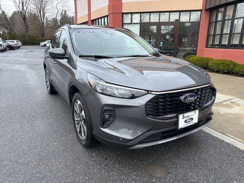 Used 2025 Ford Escape Platinum w/ Premium Technology Package image 9